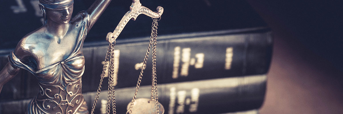 Legla law concept image, scales of justice and books Schlagwort(e): Legal System, Punishment, White Collar Crime, Plaintiff, Intellectual Property, Trial, Courtroom, Sculpture, Criminal, Studying, Law, Backgrounds, Guilt, Scale, Authority, Justice - Concept, Balance, Judgement, Concepts, Business, Lawyer, Judge - Law, Court, Courthouse, Symbol, Book, Verdict