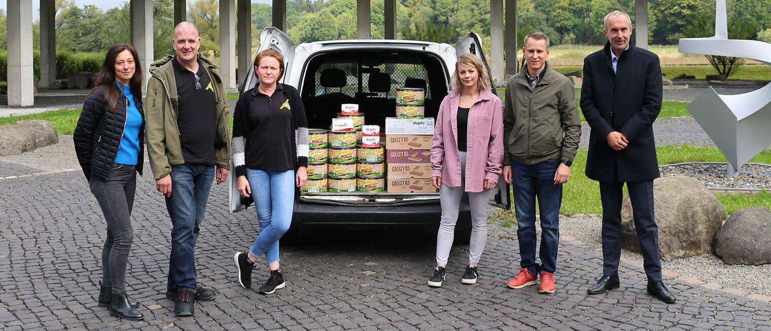 Bei der Spendenübergabe der Handwerkskammer Südwestfalen dabei waren v.l.n.r.: Nadine Saint-Remy, Mitarbeiterin der Handwerkskammer Südwestfalen; André Körfgen und Helena Litke, beide Partyservice Mues; Regine Hergert und Dr. Pavlo Akymenko, beide von der Sauerland Hilfe sowie Christoph Dolle, stv. Hauptgeschäftsführer der Handwerkskammer Südwestfalen. 