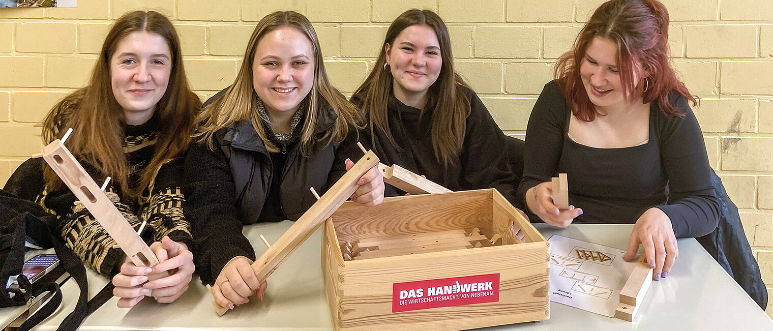 Mobile Schülerwerkstatt Mobile Schülerwerkstatt Gymnasium Halver Handwerkskammer Südwestfalen
