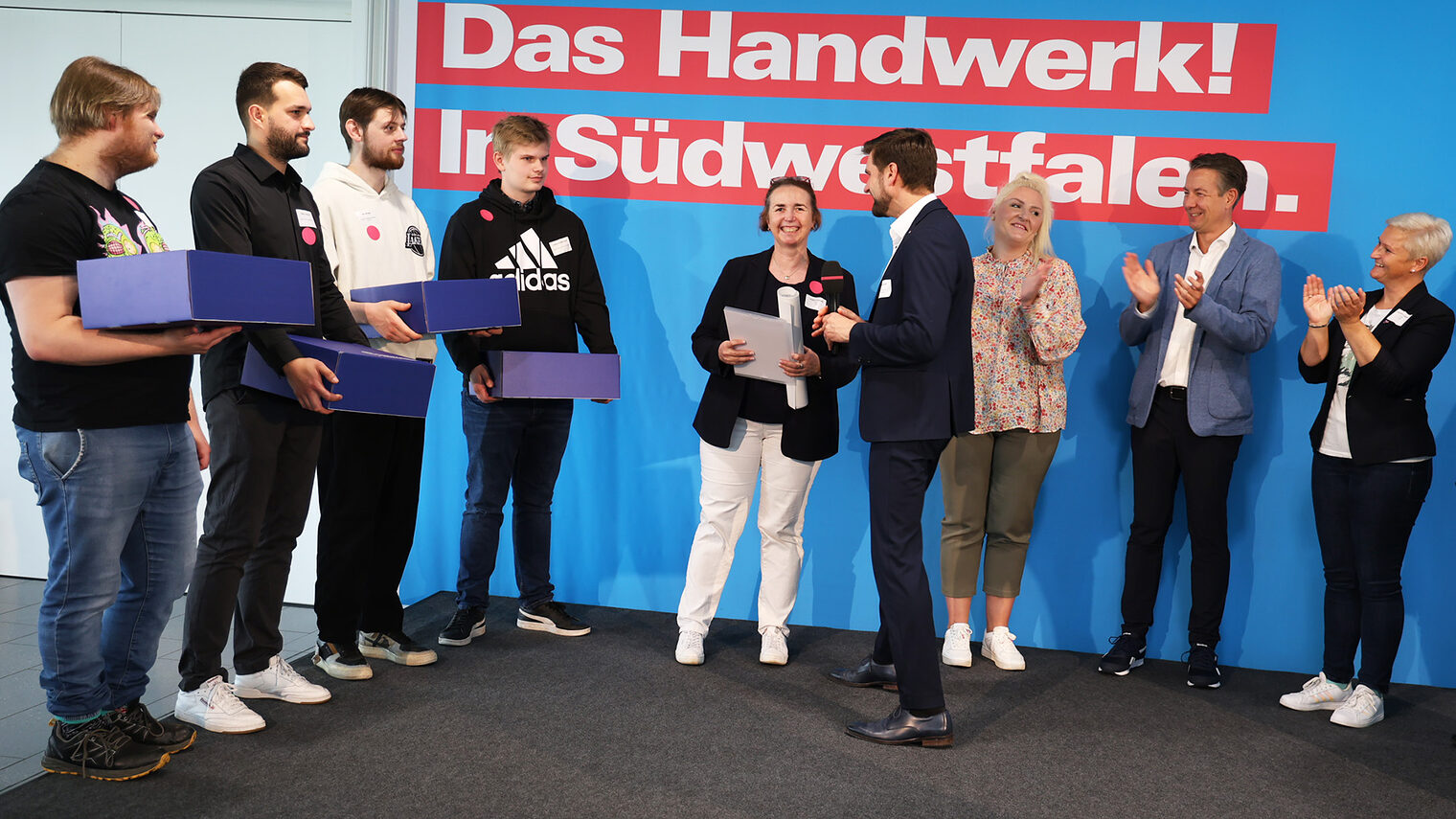 Angela Freimuth MdL und Ausbildungsbotschafter bei der Siegerehrung. 