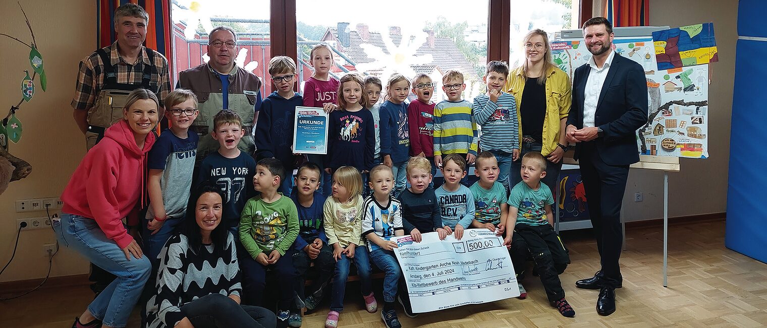 Handwerkskammer Südwestfalen gratuliert Kita Arche Noah zum Gewinn des Kita-Wettbewerbs des Handwerks. Spendenübergabe Kindergarten Medelon