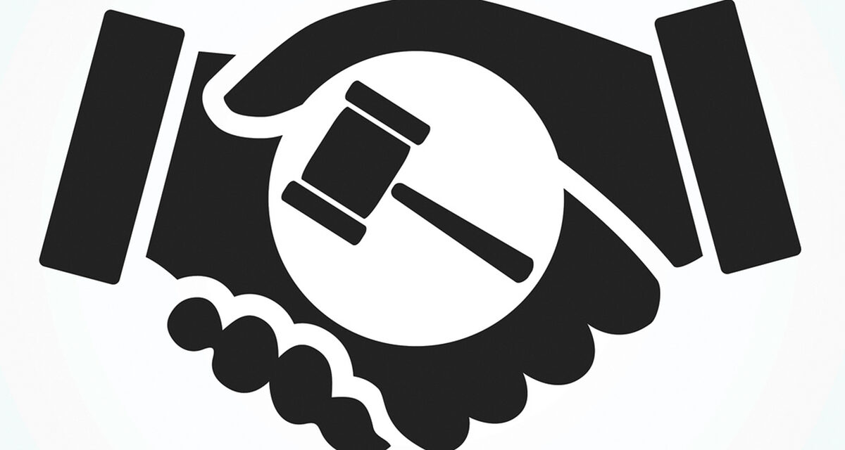Simple gray icon of gavel and handshake. Shadow and white background. Schlagwort(e): White Background, Flat, Divorce, Gavel, Handshake, Buying, Law, Computer Icon, Cooperation, Agreement, Human Hand, Shadow, Courthouse, Human Settlement, Isolated