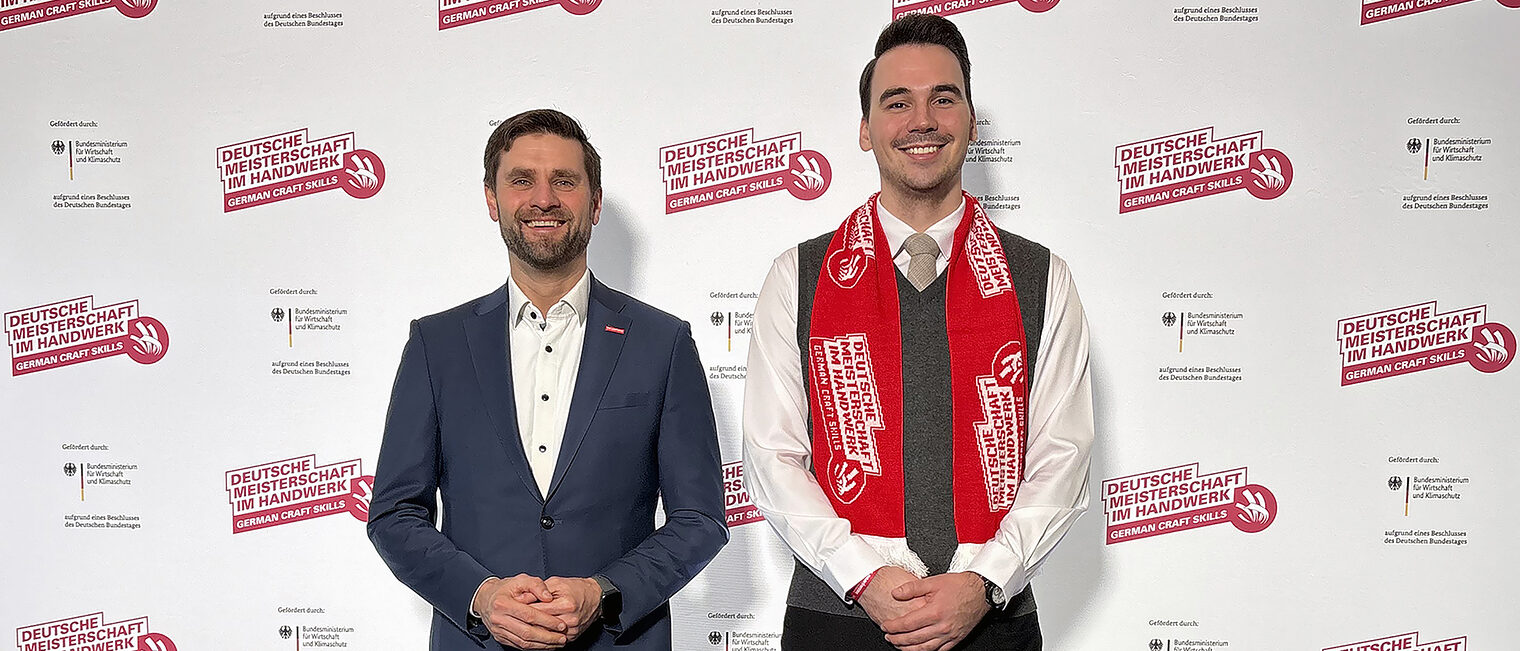 DMH-Bundessieger Felix Kreuz mit HwK-Hauptgeschäftsführer Hendrik Schmitt.