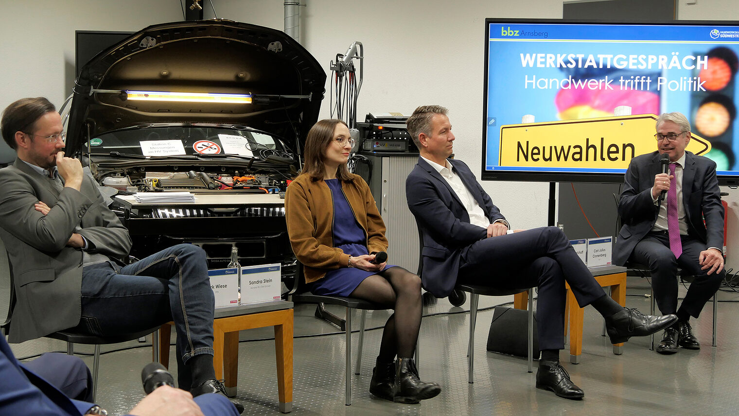 Podium beim Werkstattgespräch "Handwerk trifft Politik" im bbz Arnsberg.
