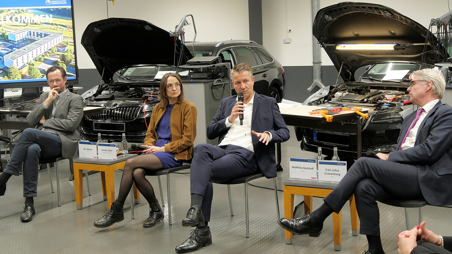 Podium beim Werkstattgespräch "Handwerk trifft Politik" im bbz Arnsberg.