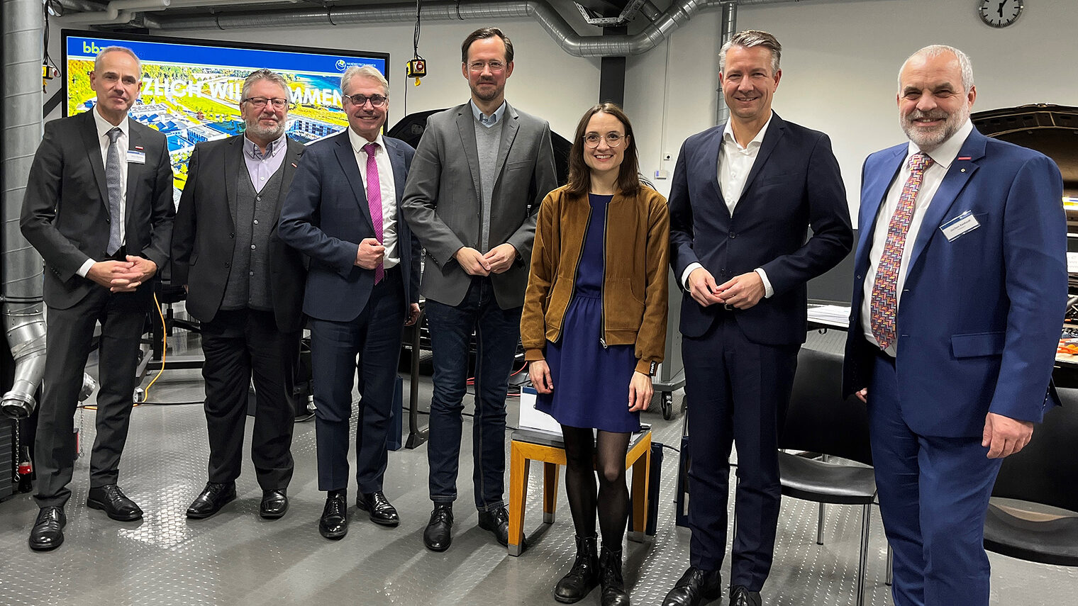 Gruppenbild im Anschluss an das Werkstattgespräch "Handwerk trifft Politik" im bbz Arnsberg.
