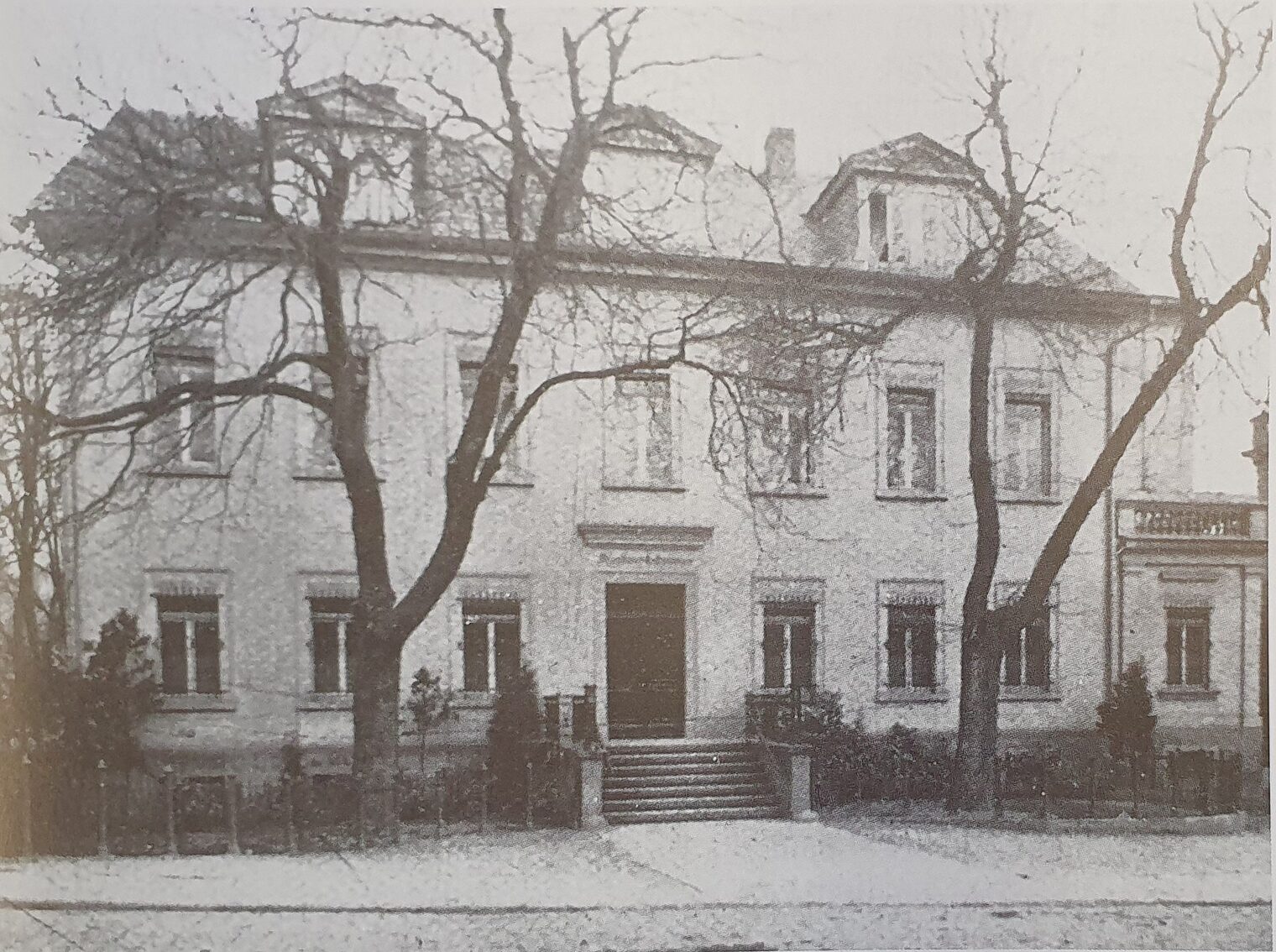 Eine Aufnahme des Gebäudes der Handwerkskammer zu Arnsberg aus dem Jahr 1924.