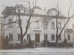 Eine Aufnahme des Gebäudes der Handwerkskammer zu Arnsberg aus dem Jahr 1924.
