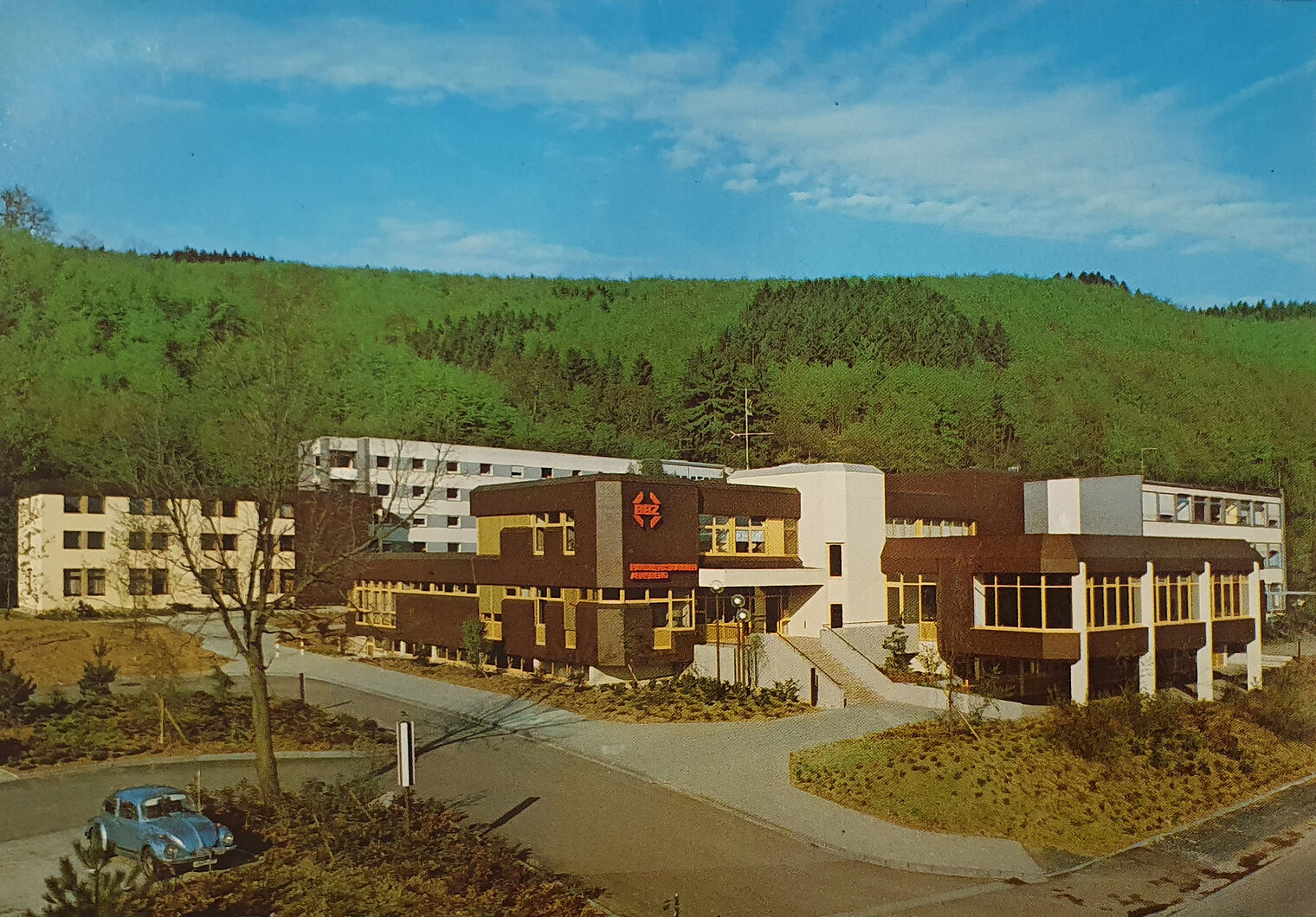 Eine Aufnahme des Berufsbildungszentrums Arnsberg aus dem Jahr 1981.