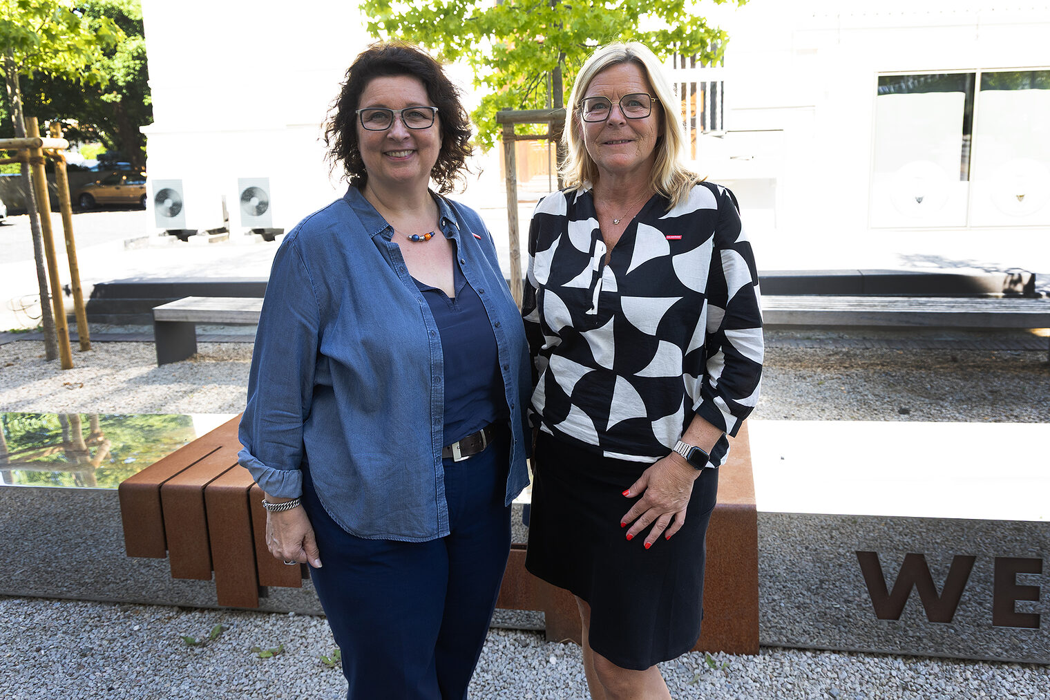 Jeannette Peters von den Unternehmerfrauen im Handwerk und Uta Neumeister, von der Handwerkskammer Südwestfalen.