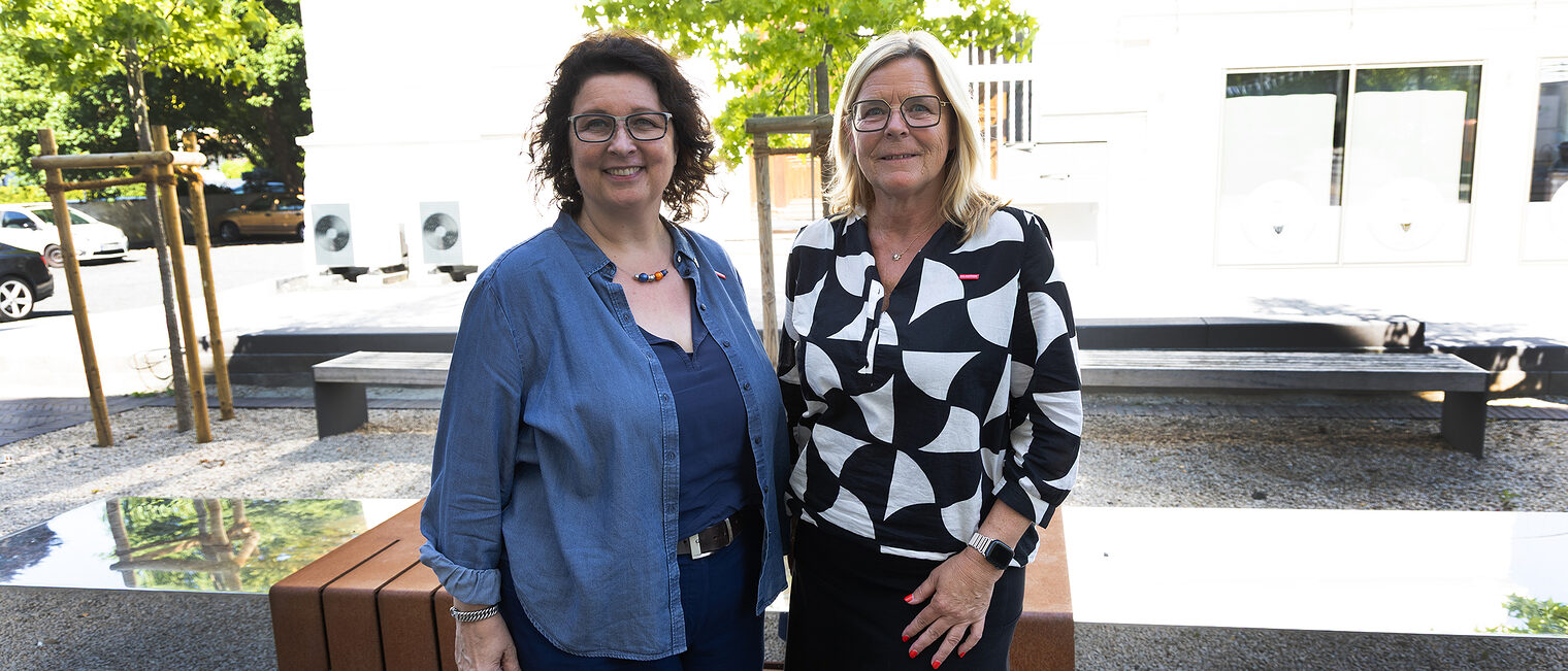 Jeannette Peters von den Unternehmerfrauen im Handwerk und Uta Neumeister, von der Handwerkskammer Südwestfalen.
