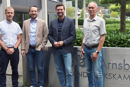 Gruppenfoto mit Markus Jäger von ZDH Zert und Vertretern der Handwerkskammer Südwestfalen.