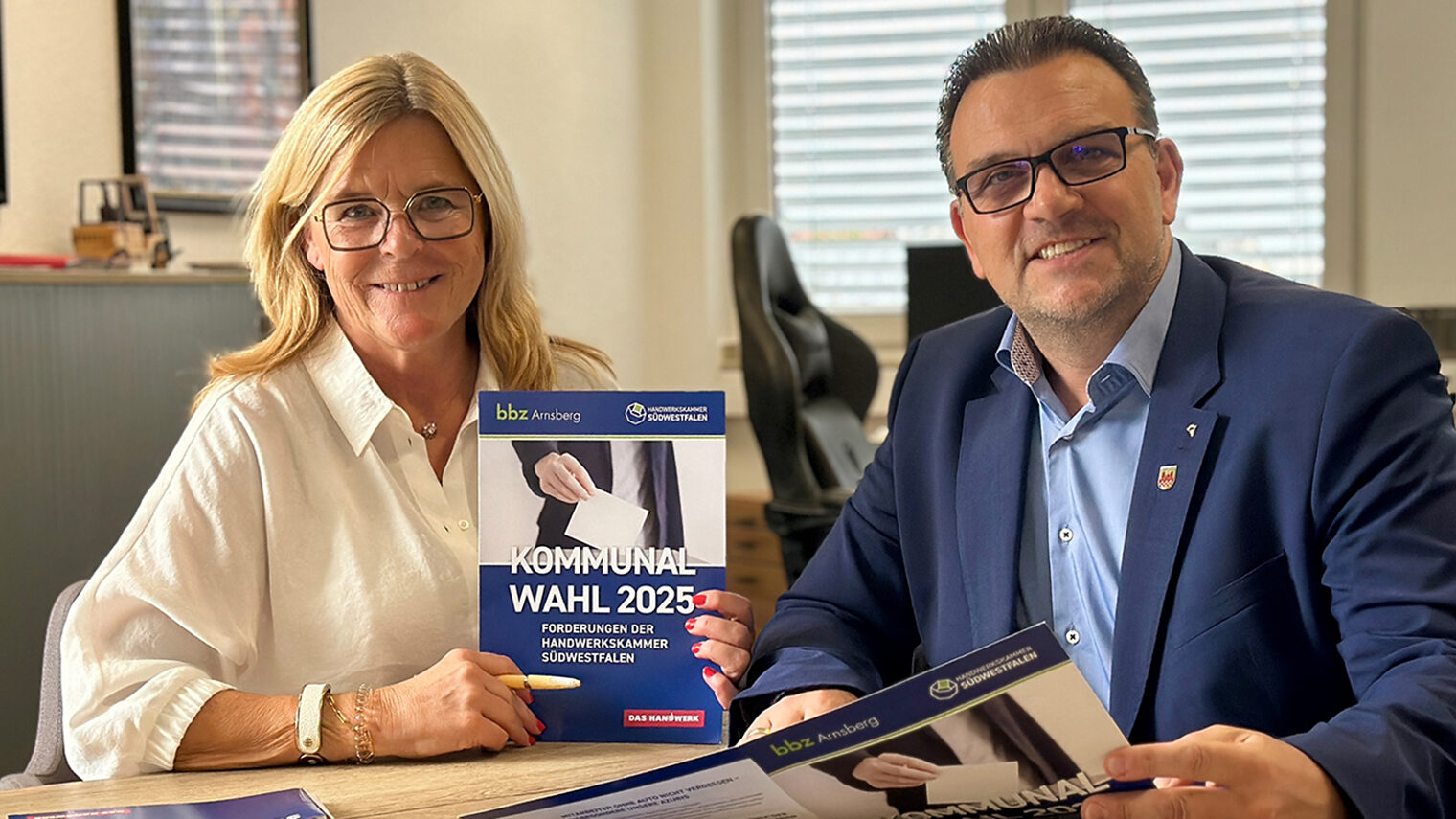 Foto mit Uta Neumeister, Handwerkskammer Südwestfalen, und Michael Joithe, Bürgermeister Iserlohn.