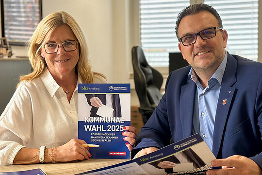 Foto mit Uta Neumeister, Handwerkskammer Südwestfalen, und Michael Joithe, Bürgermeister Iserlohn.