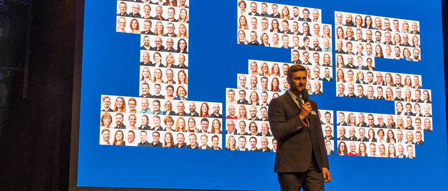 Hendrik Schmitt, Hauptgeschäftsführer der Handwerkskammer Südwestfalen, hält eine Rede.