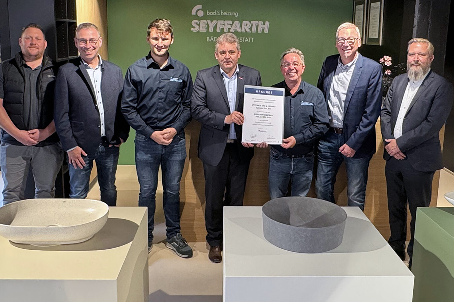 Gruppenfoto zur Nominierung der Seyffarth Bad & Heizung GmbH & Co. KG aus Lüdenscheid zum Ausbildungspreis des Jahres. 