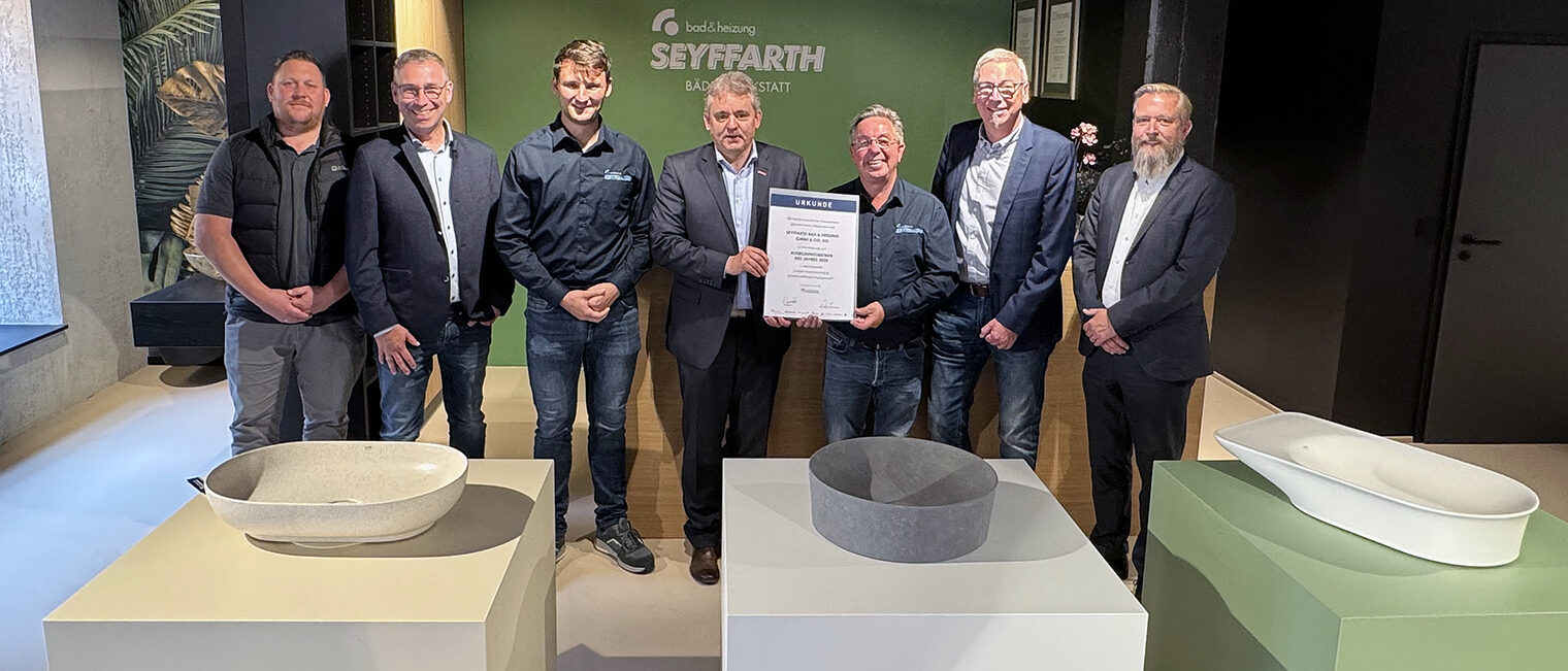 Gruppenfoto zur Nominierung der Seyffarth Bad & Heizung GmbH & Co. KG aus Lüdenscheid zum Ausbildungspreis des Jahres. 