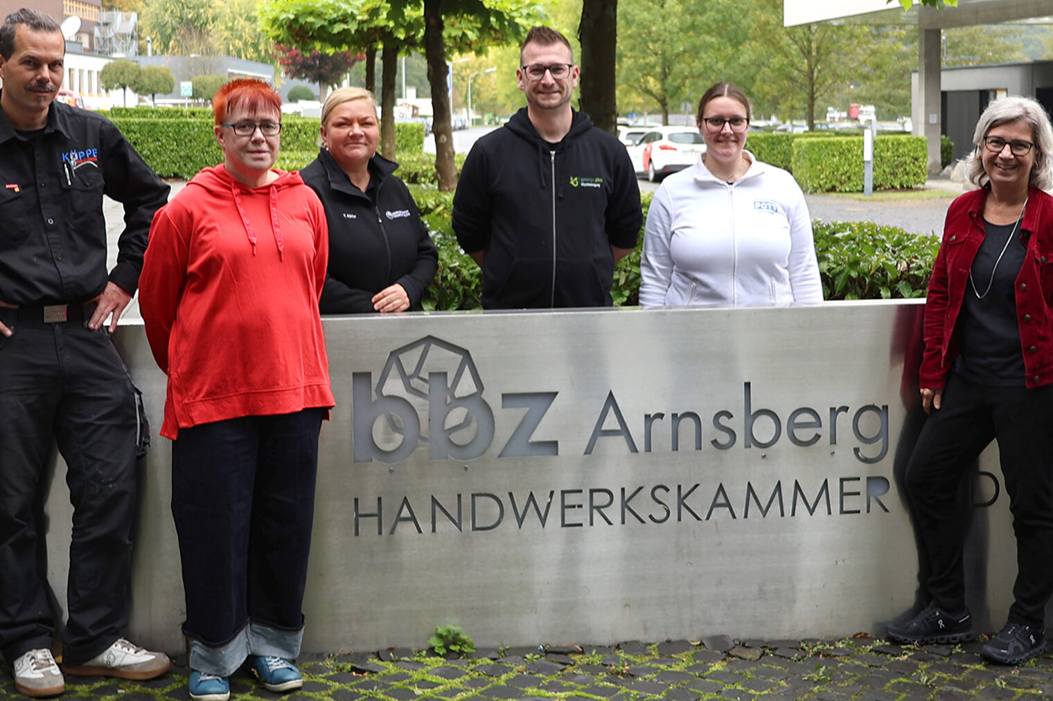 ProBe im bbz Arnsberg Gruppenbild mit den Betrieben, die bei ProBe (Pro Berufsausbildung) im bbz Arnsberg dabei waren.