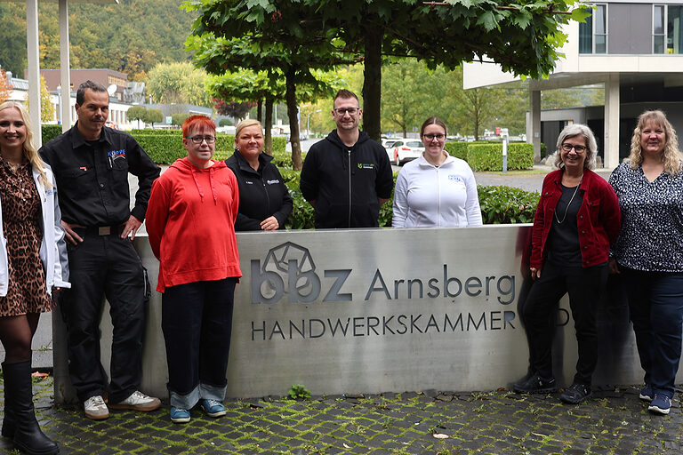 Gruppenbild mit den Betrieben, die bei ProBe mitgemacht haben. 
