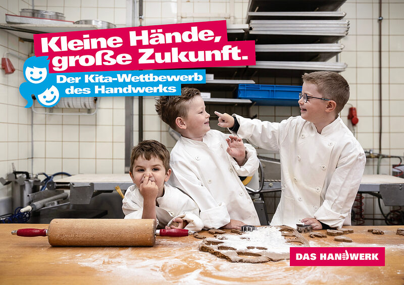 Plakat des Kita-Wettbewerbs des Handwerks: Drei Kinder in einer Backstube.