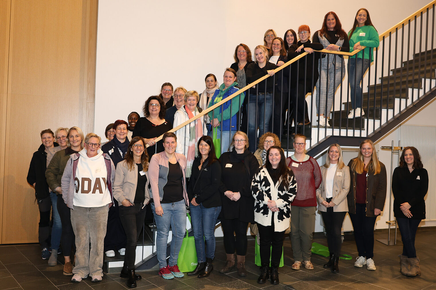 Gruppenbild der Teilnehmerinnen der Veranstaltung "Frauen. Handwerk. Südwestfalen." in Brilon.