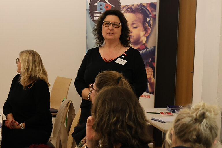 Jeannette Peters hält einen Vortrag bei der Veranstaltung "Frauen. Handwerk. Südwestfalen."