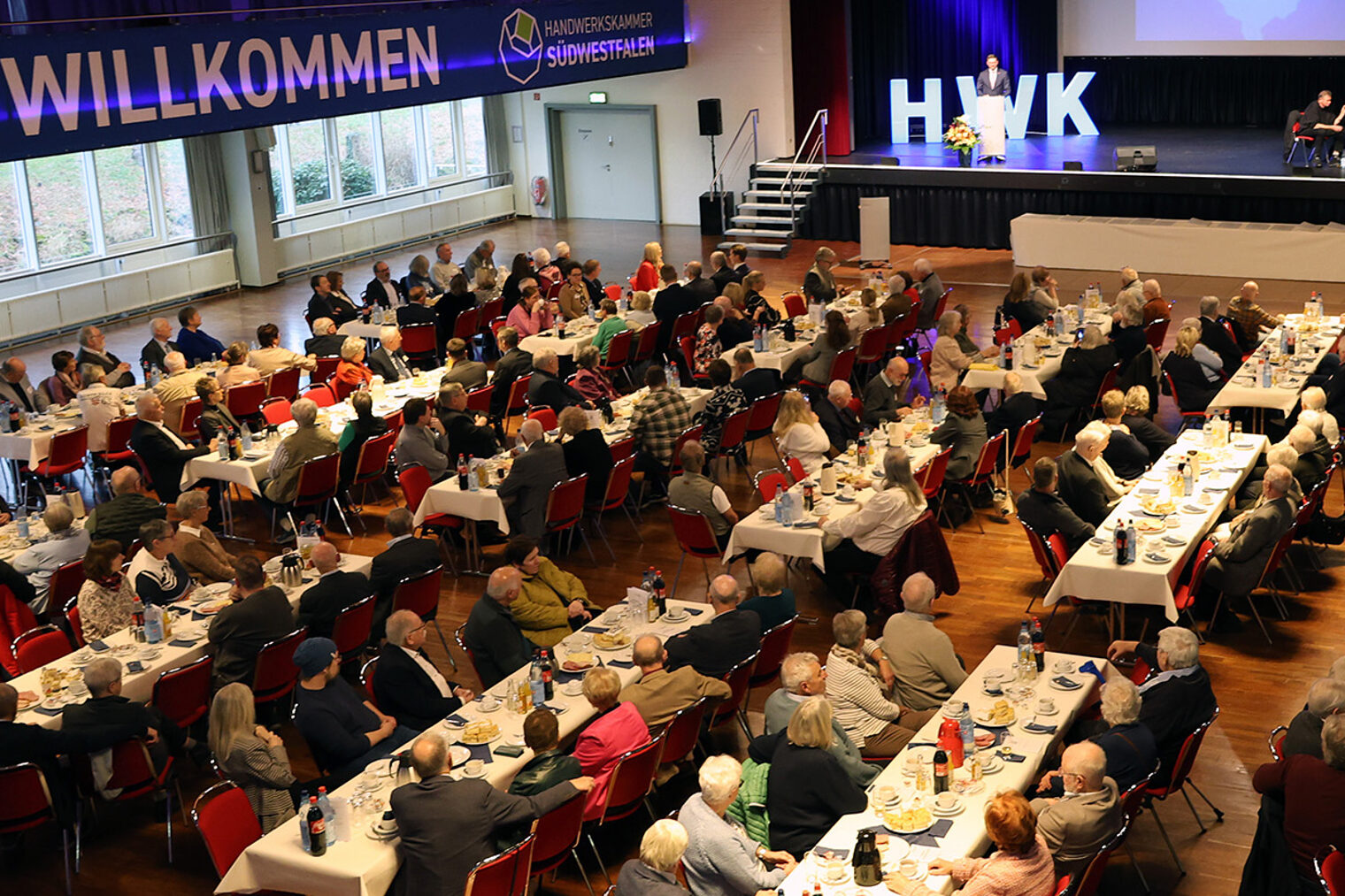 Blick in die Konzerthalle Olsberg bei der Jubiläumsmeisterfeier der Handwerkskammer Südwestfalen.