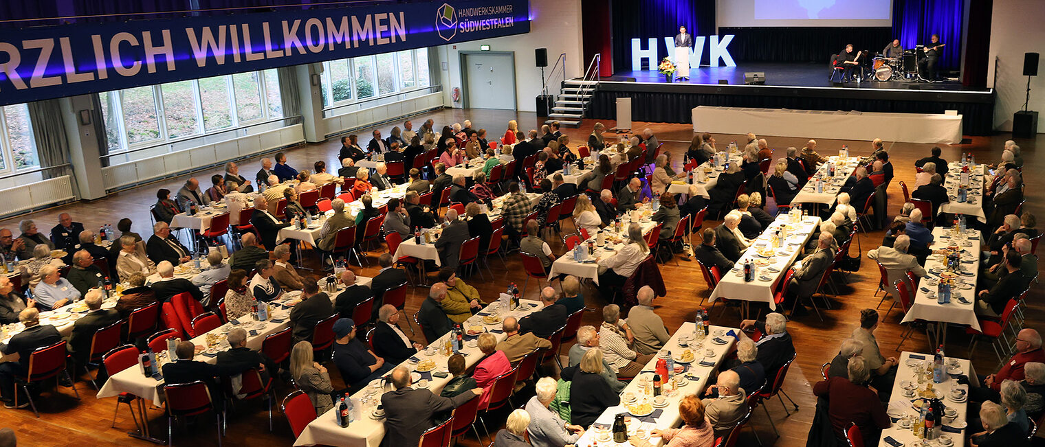 Blick in die Konzerthalle Olsberg bei der Jubiläumsmeisterfeier der Handwerkskammer Südwestfalen.