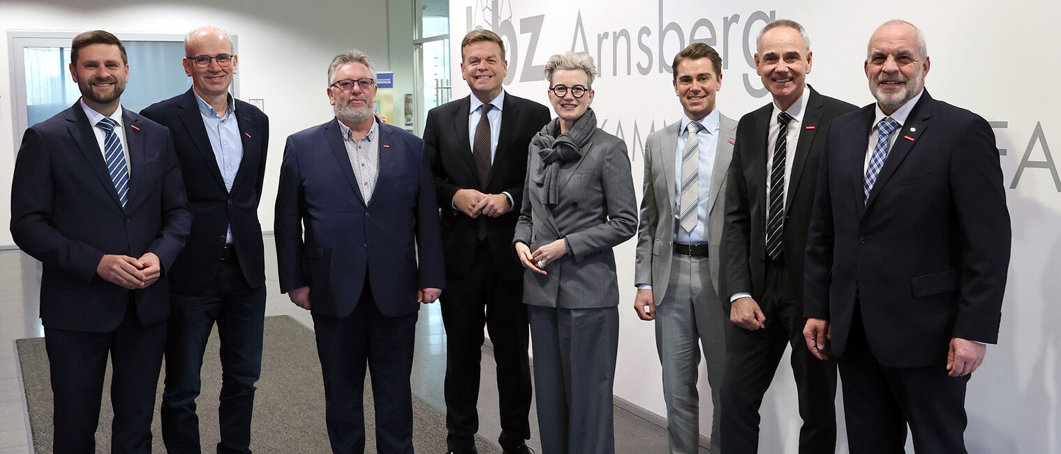 In der Herbst-Vollversammlung der HwK Südwestfalen war Staatssekretär Matthias Heidmeier zu Gast.