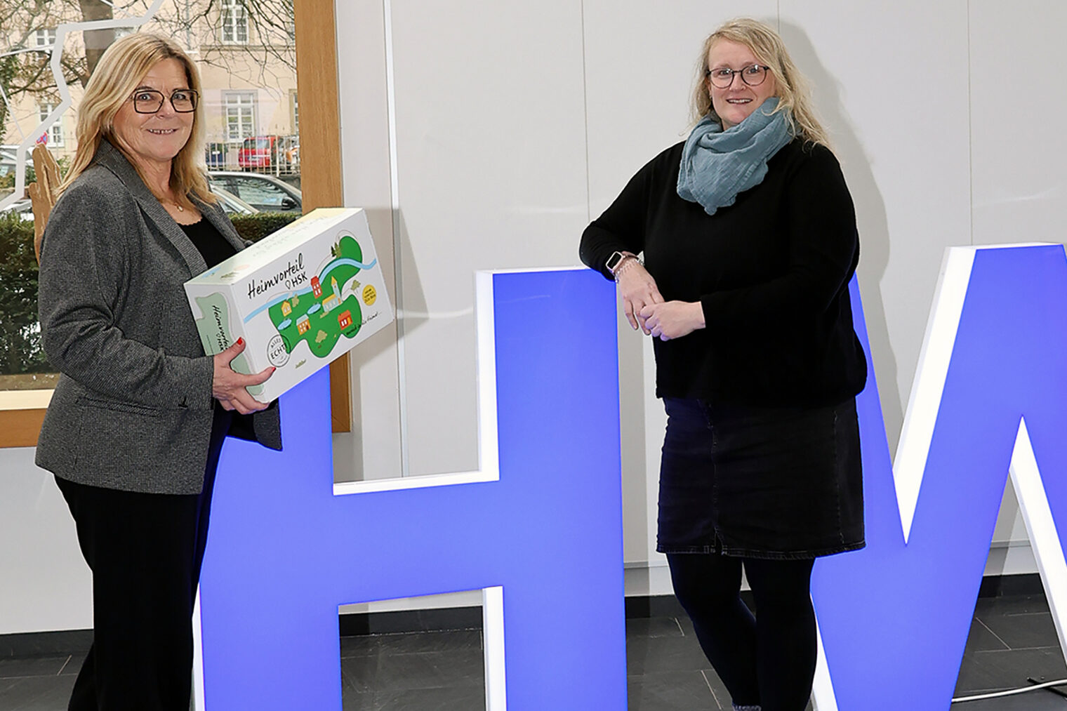 Karin Gottfried, Projektleiterin des Netzwerks Kompetenz F, besucht die Leiterin der HWK-Standortpolitik Uta Neumeister.