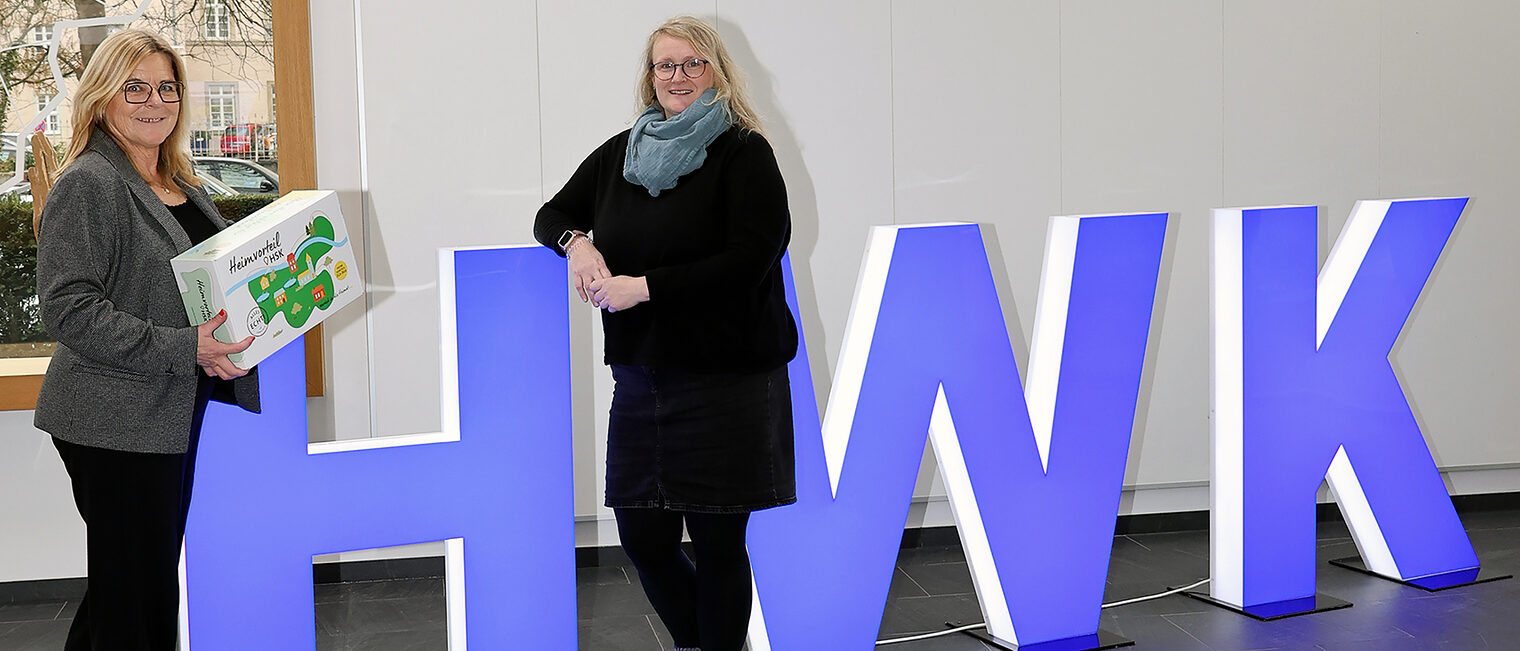 Karin Gottfried, Projektleiterin des Netzwerks Kompetenz F, besucht die Leiterin der HWK-Standortpolitik Uta Neumeister.