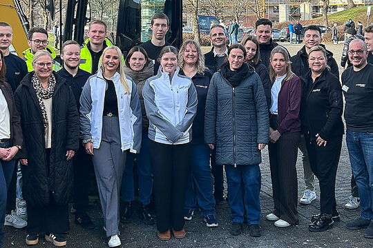 Gruppenbild mit neun Ausbildungsbetrieben und dem Team Fachkräftesicherung anlässlich Check das Handwerk in Meschede.