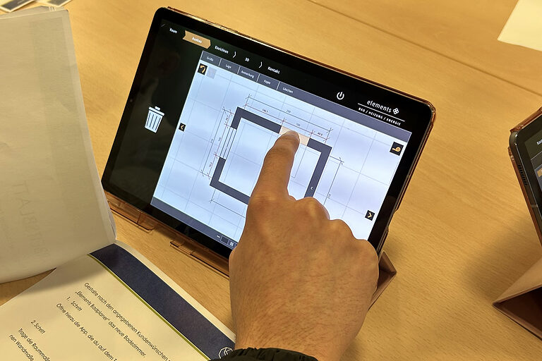 Bei Jaeger Haustechnik konnten die Jugendlichen digital ein Bad planen.