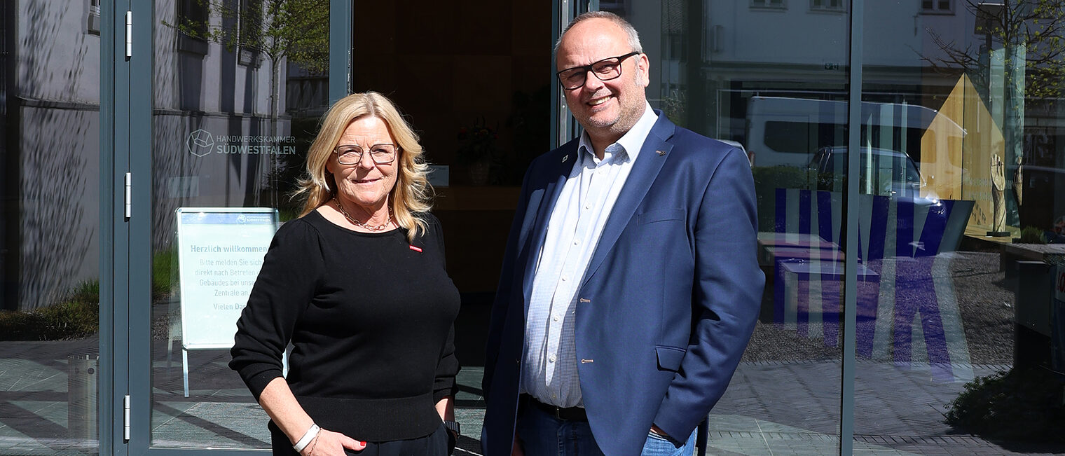 Der neue Geschäftsführer der wfa Arnsberg, Stefan Deimann, besucht Uta Neumeister, Leiterin HWK-Standortpolitik