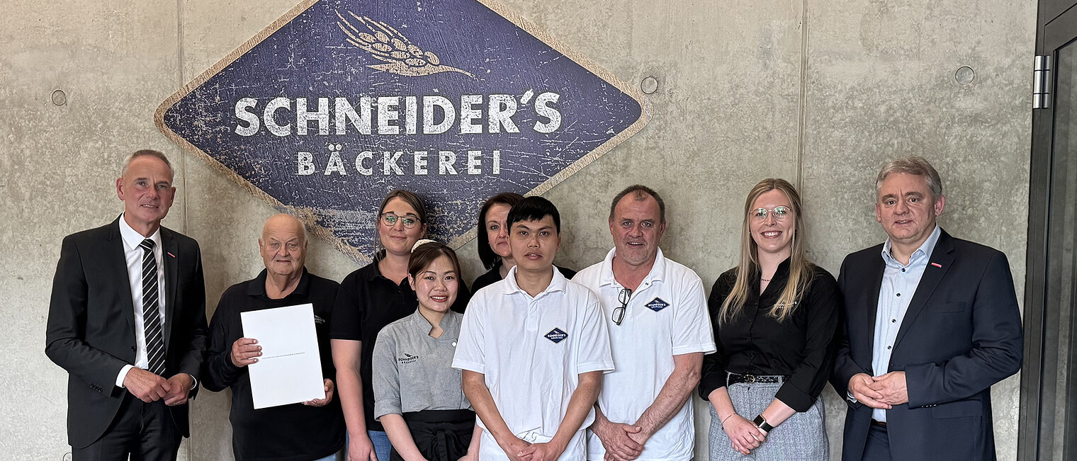 Schneider's Bäckerei in Netphen hat den Integrationspreis des Handwerks durch die HwK Südwestfalen überreicht bekommen. 