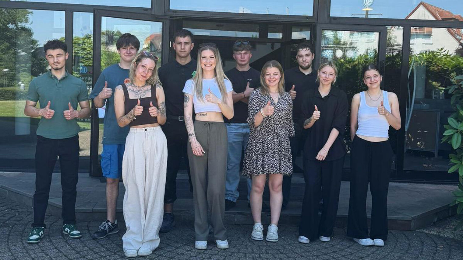 Gruppenbild von Handwerksauszubildenden, die zu Ausbildungsbotschaftern geschult wurden.