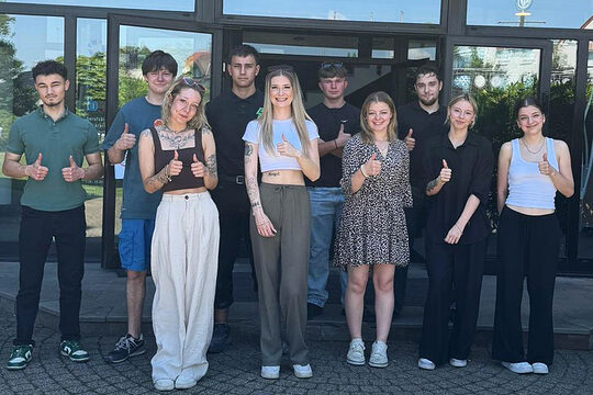 Gruppenbild von Handwerksauszubildenden, die zu Ausbildungsbotschaftern geschult wurden.