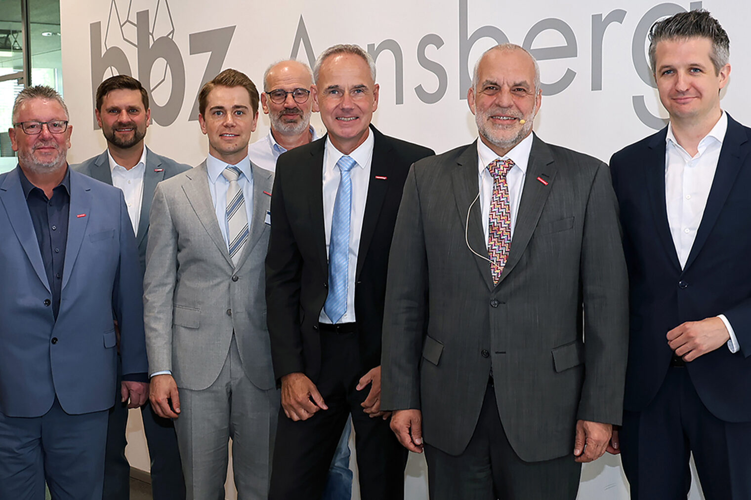 Staatssekretär Bernd Schulte war zu Gast bei der Frühjahrs-Vollversammlung 2026. Auf dem Bild Vorstand und Geschäftsführung.