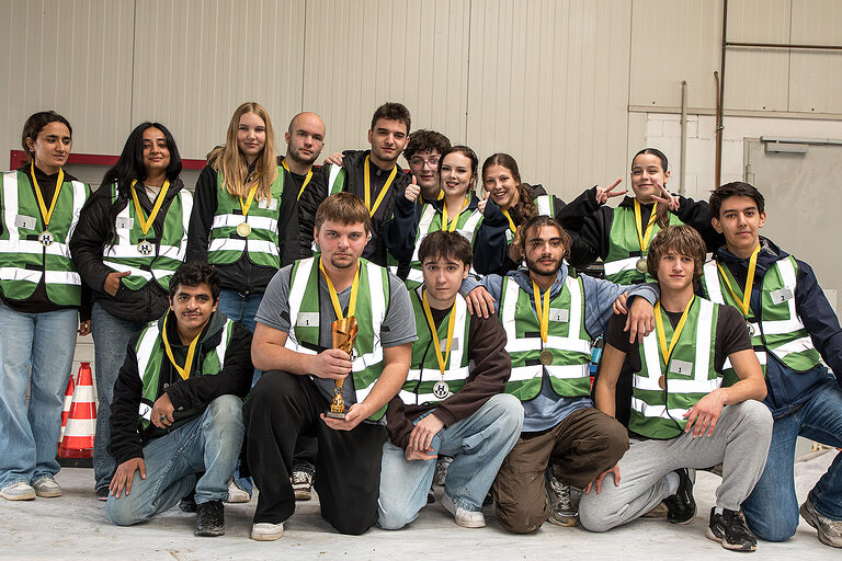 Gruppenbild einer Teilnehmergruppe bei der Heckmann Bau Handwerkschallenge