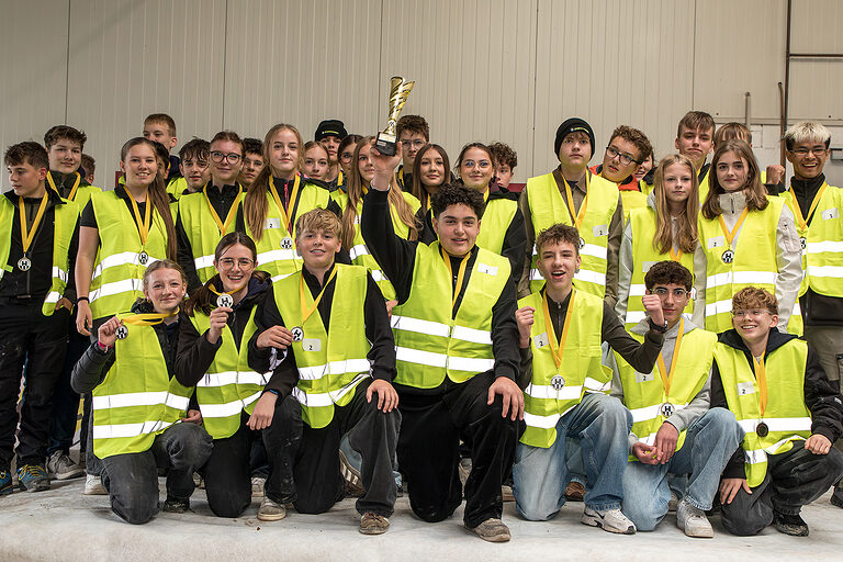 Gruppenbild einer Teilnehmergruppe bei der Heckmann Bau Handwerkschallenge