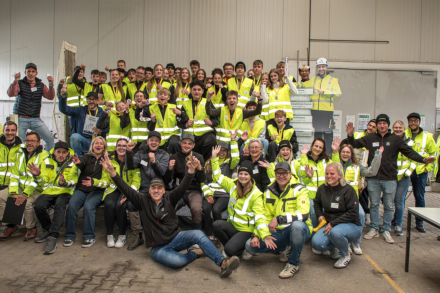 Gruppenbild bei der Heckmann Bau Handwerkschallenge
