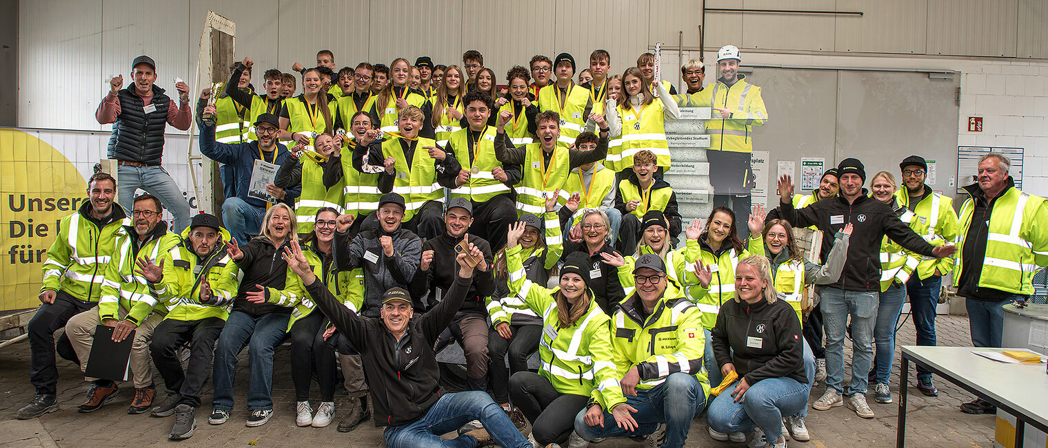 Gruppenbild bei der Heckmann Bau Handwerkschallenge