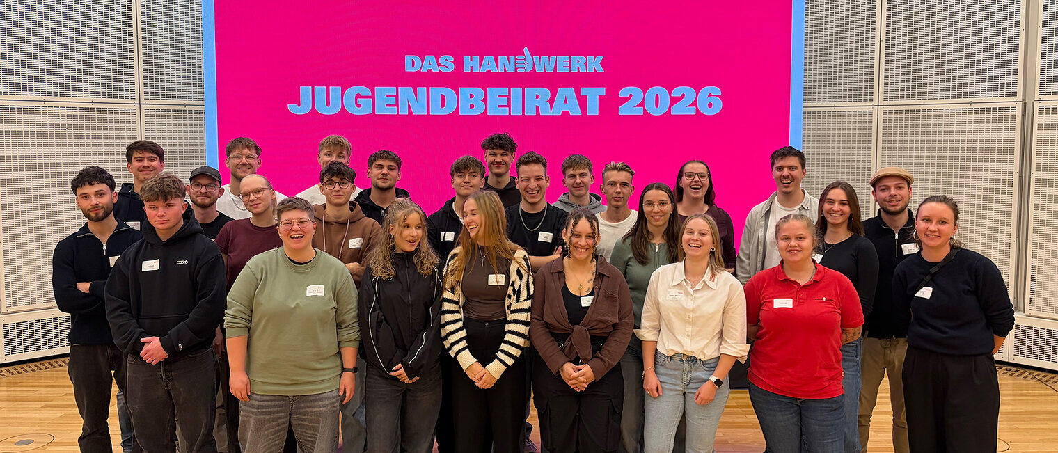Gruppenfoto vom Treffen des ZDH-Jugendbeirats 2026 mit 26 Handwerksauszubildenden.