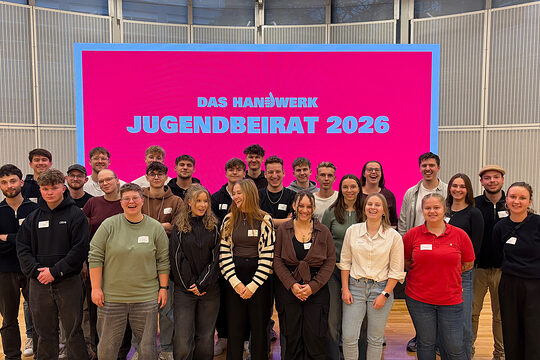 Gruppenfoto vom Treffen des ZDH-Jugendbeirats 2026 mit 26 Handwerksauszubildenden.
