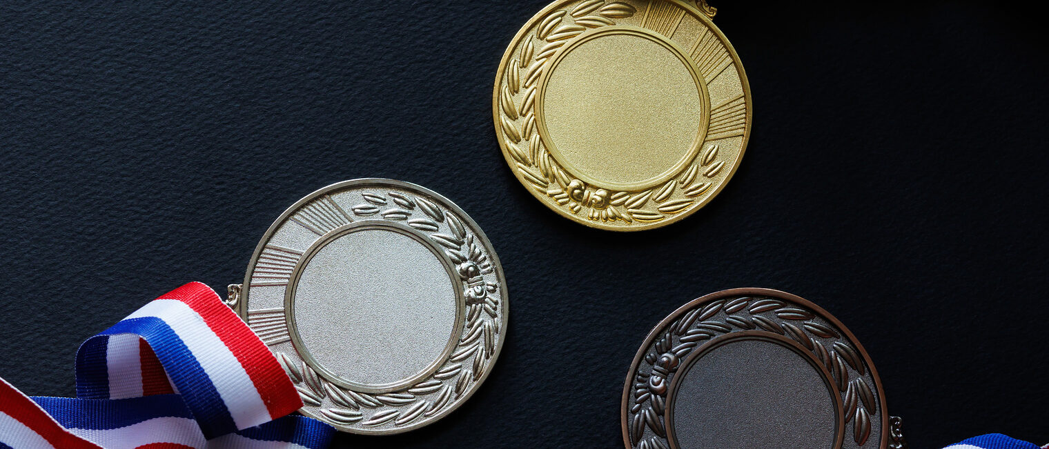 Nahaufnahme einer Gold-, Silber- und Bronzemedaille