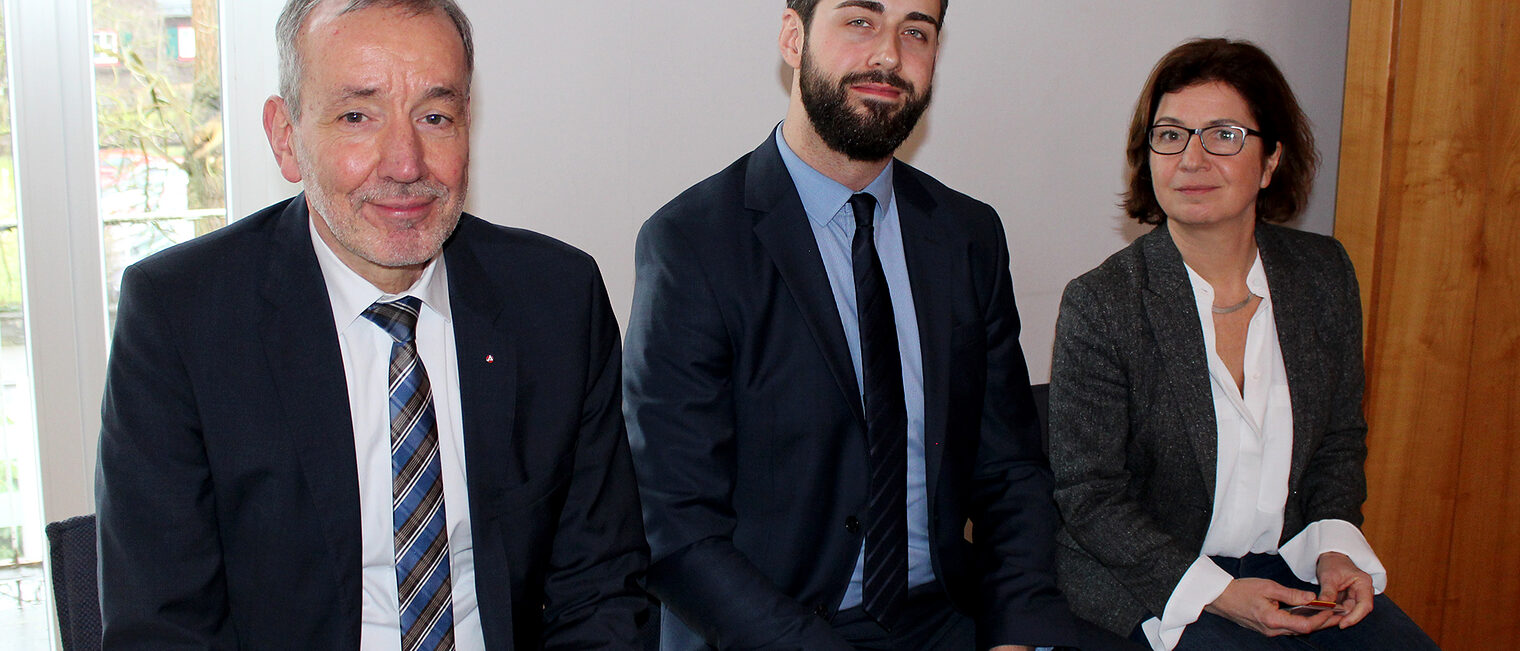 Die drei Experten: Frank Schmidt, neuer Chef der Arbeitsagentur in Siegen, Benjamin Hecker vom Arbeitgeberservice der Arbeitsagentur in Siegen und Verena Kurth, Betriebsberaterin Fachkräftesicherung bei der Handwerkskammer Südwestfalen.