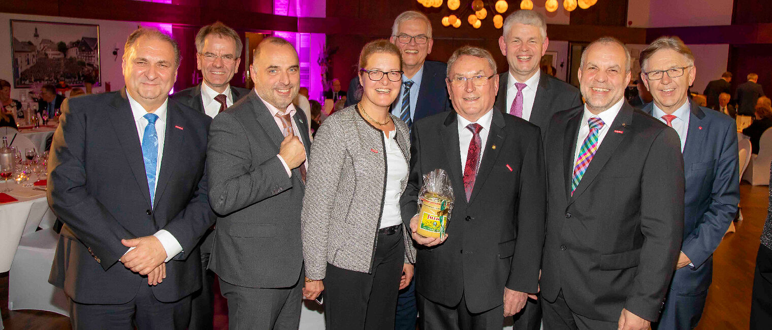 Gruppenbild bei der Verabschiedung von Willy Hesse.